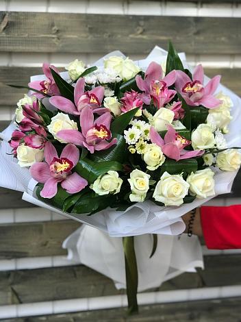 Букет цветов из: Розы и Хризантемы в Закаменске