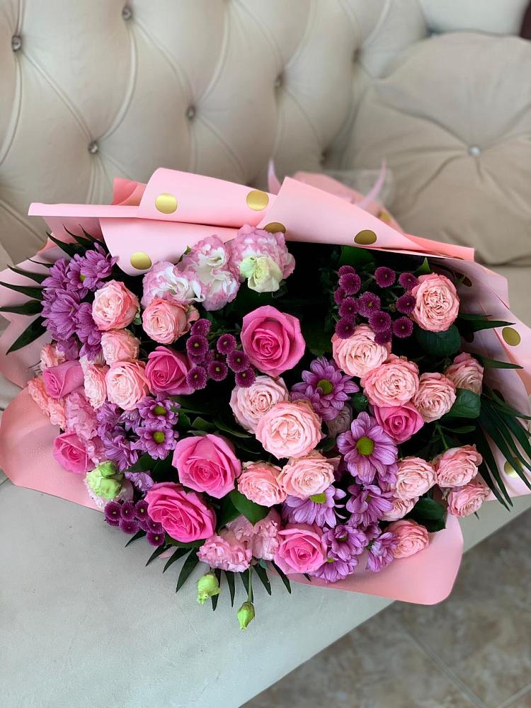 Букет цветов из: Хризантемы, Розы и Лизиантусы в Закаменске