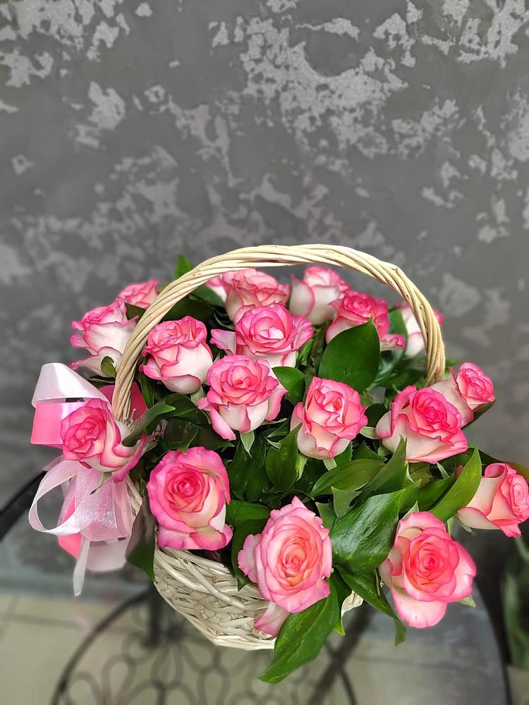 Цветочная композиция из Розы в корзине в Закаменске