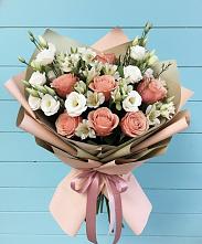 Букет цветов из:  Розы, Альстромерии и Лизиантусы #REPLACE_PRED# Закаменске