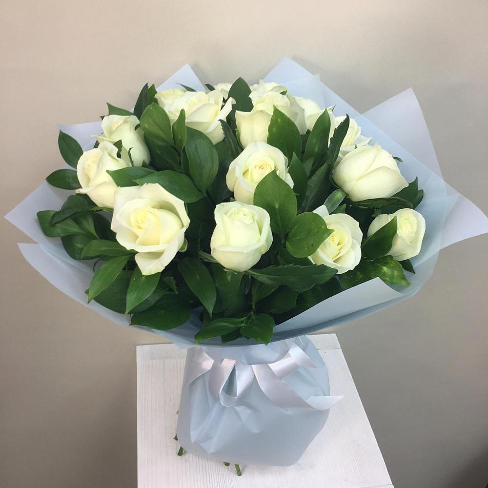 Букет 15 Белых роз Проуд в Закаменске