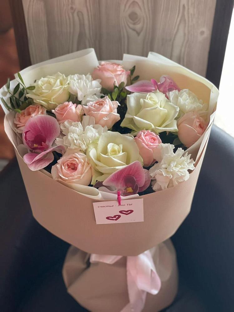 Букет цветов из: Орхидеи, Розы и Гвоздики в Закаменске