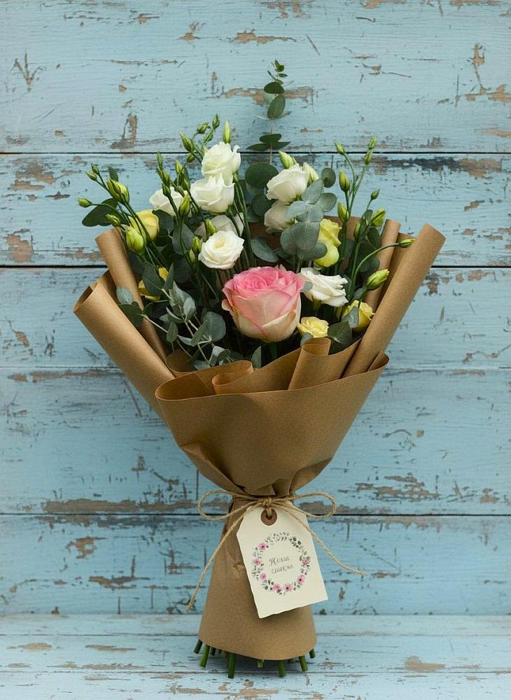 Букет цветов из: Розы и Лизиантусы в Закаменске