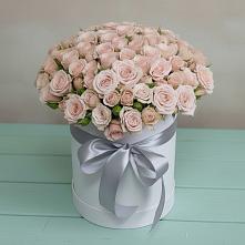 Цветочная композиция из Розы в шляпной коробке в Закаменске