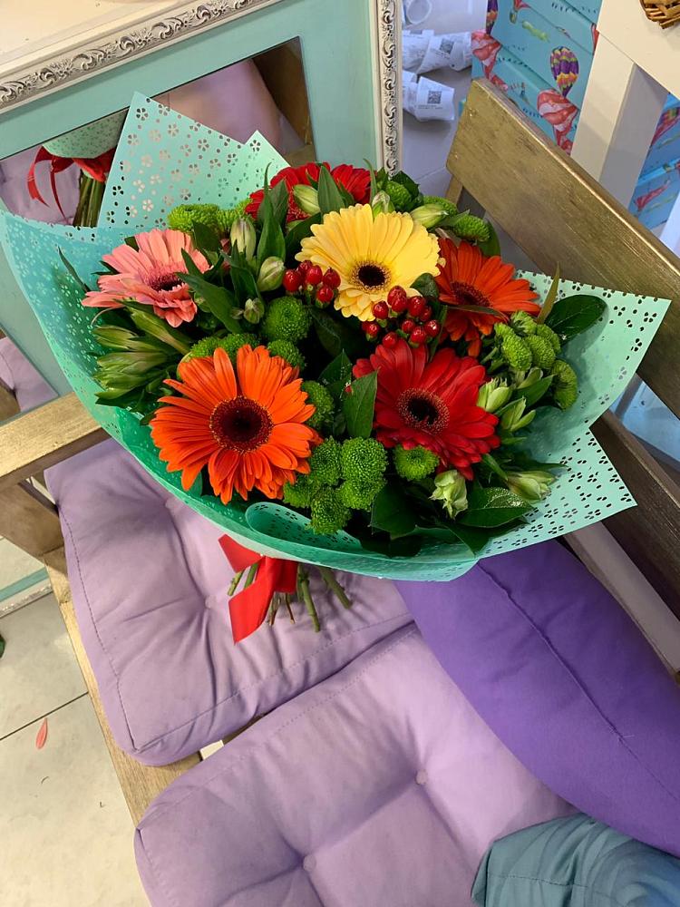 Букет цветов из: Герберы, Хризантемы и Альстромерии в Закаменске