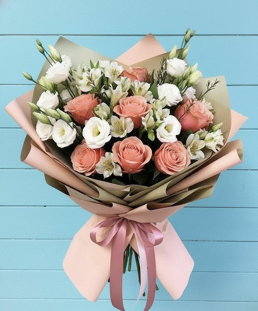 Букет цветов из: Розы, Альстромерии и Лизиантусы в Закаменске