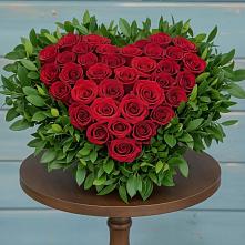 Цветочная композиция из Розы в виде сердца в Закаменске