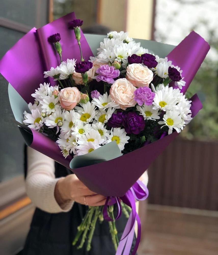 Букет цветов из: Хризантемы, Гвоздики и Розы в Закаменске