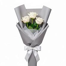 Букет 3 белые розы в Закаменске