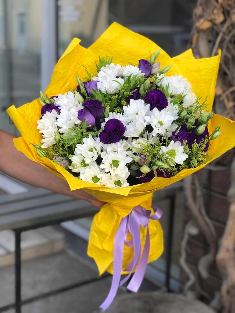 Букет цветов из: Ирисы, Хризантемы и Ромашки в Закаменске