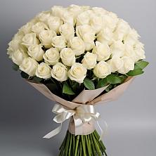 Букет 101 беля роза Белоснежка в Закаменске