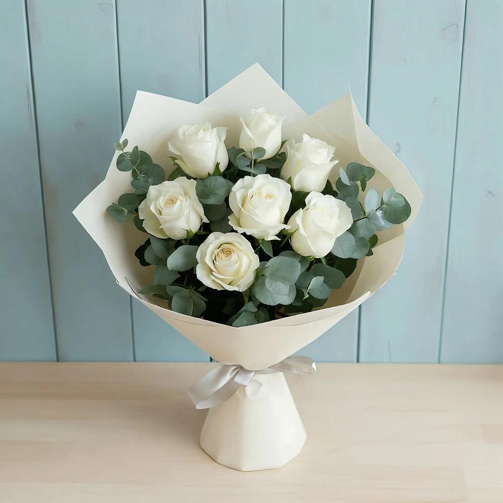 Букет Белые розы в Эвкалипте в Закаменске