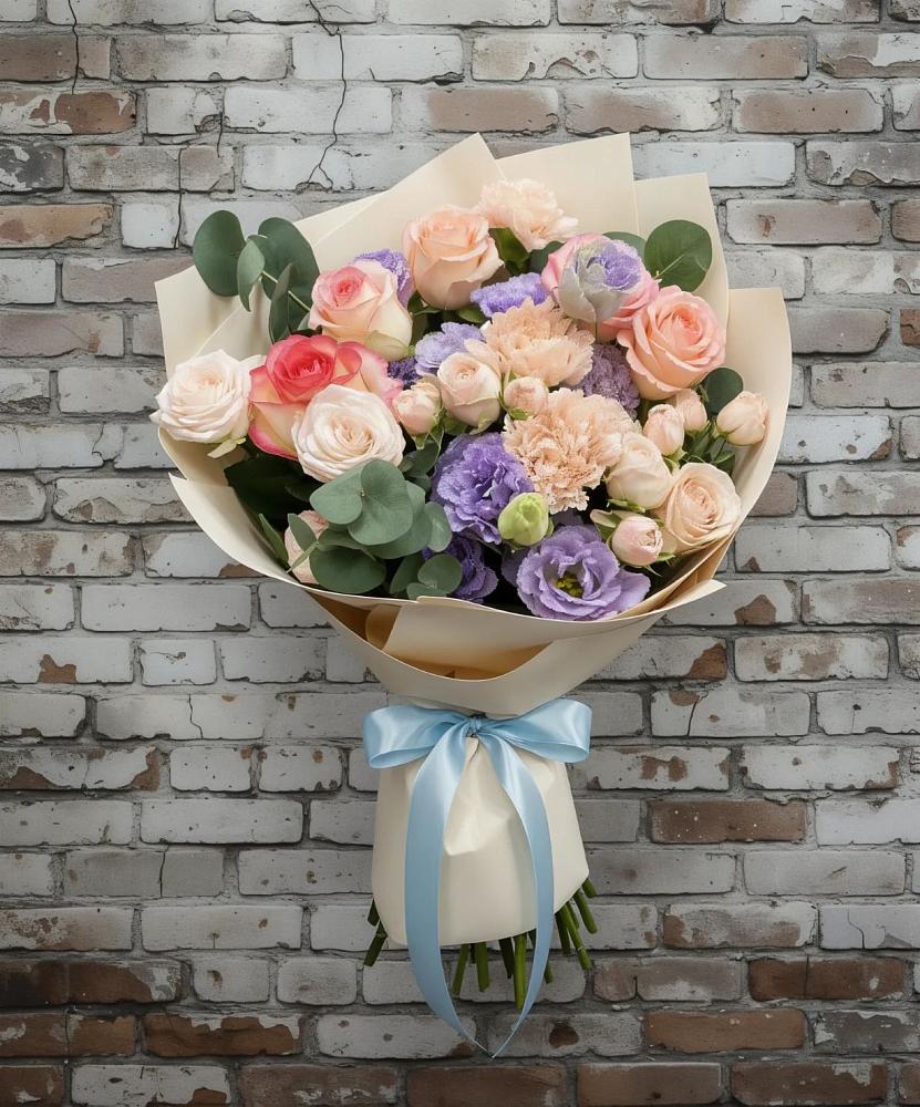 Букет цветов из: Розы, Лизиантусы и Гвоздики в Закаменске