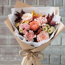 Букет цветов из:  Гвоздики, Хризантемы и Розы в Закаменске
