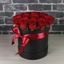 Цветочная композиция из Розы в шляпной коробке в Закаменске