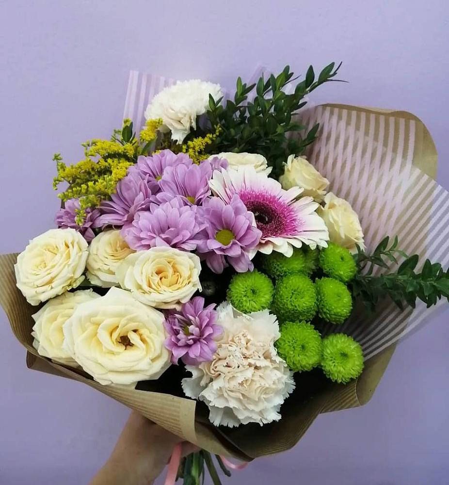 Букет цветов из: Хризантемы, Розы, Гвоздики и Герберы в Закаменске