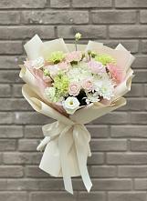 Букет цветов из:  Гвоздики, Розы, Лизиантусы и Хризантемы в Закаменске