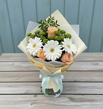 Букет цветов из:  Герберы, Розы и Хризантемы в Закаменске