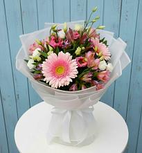 Букет цветов из:  Герберы, Альстромерии и Лизиантусы в Закаменске