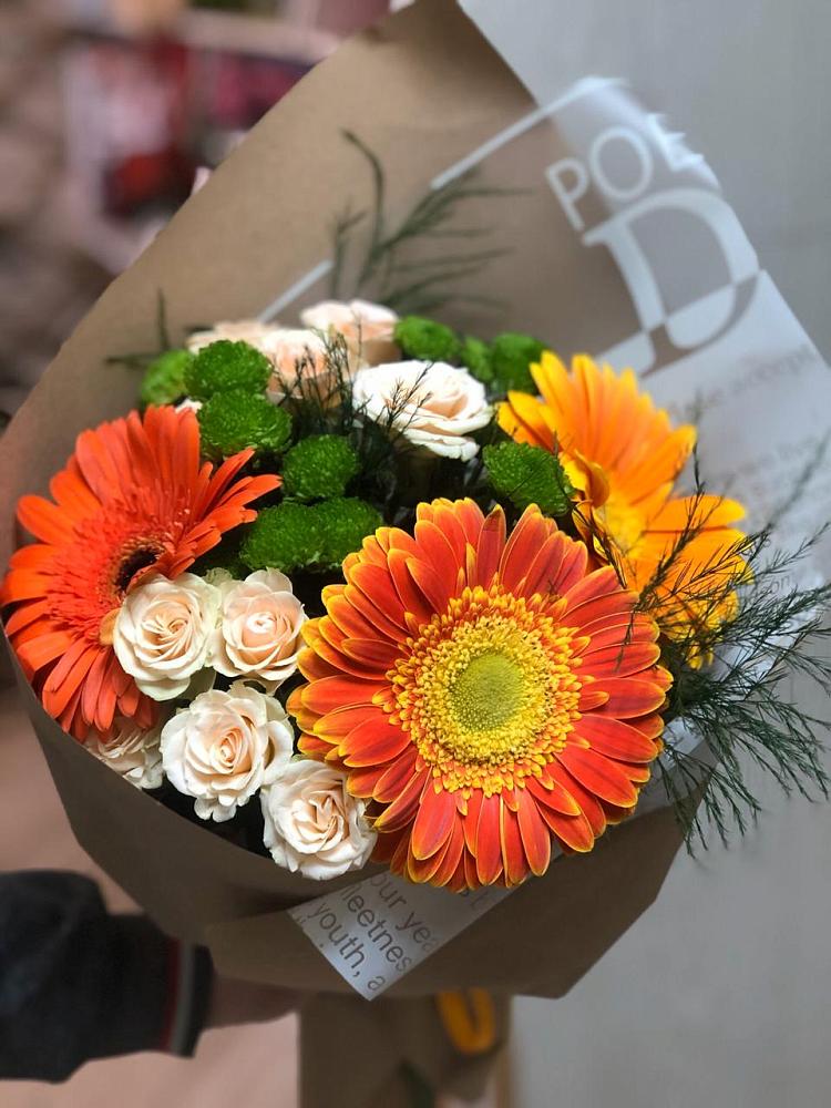Букет цветов из: Герберы, Хризантемы и Розы в Закаменске
