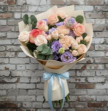 Букет цветов из:  Розы, Лизиантусы и Гвоздики в Закаменске