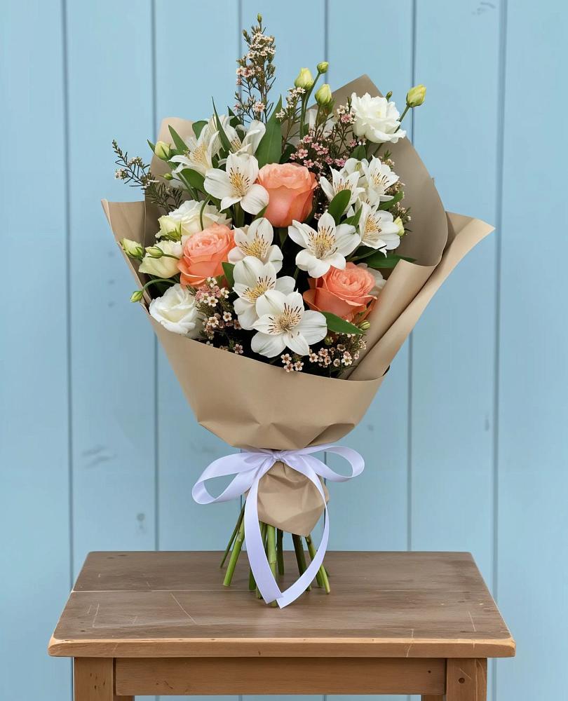 Букет цветов из: Альстромерии, Лизиантусы, Розы и Хризантемы в Закаменске