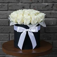 Цветочная композиция из Розы в шляпной коробке в Закаменске