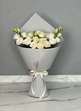 Букет цветов из:  Розы и Лизиантусы в Закаменске